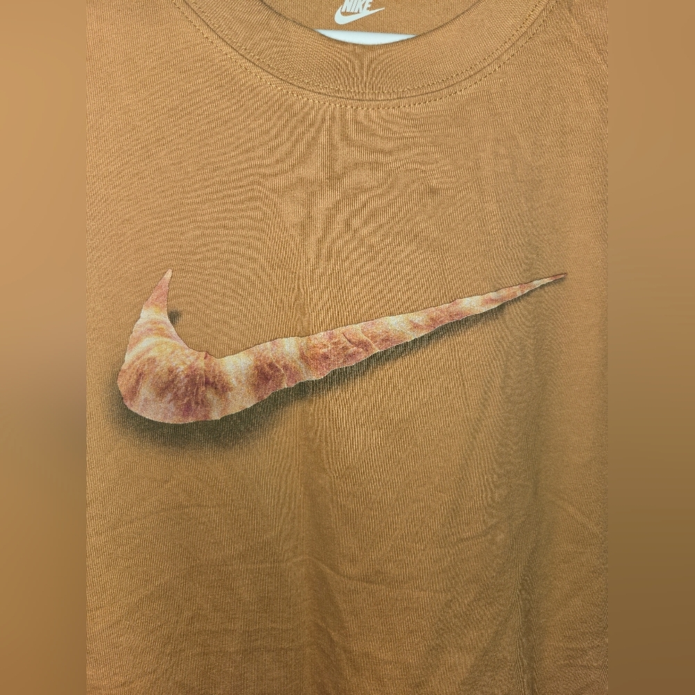 NWT Nike Max90 Croissant Tshirt - Picture 6 of 9